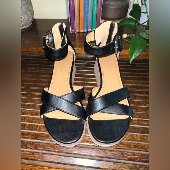 Adrienne Vittadini Shoes - Adrienne Vittadini Black Strappy Sandals 8.5